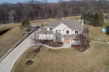 W238S5982 Prairie Wolf Ct, Waukesha, WI 53189-8604