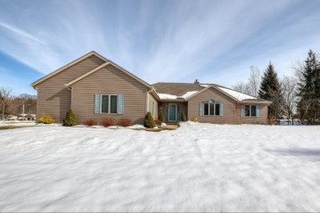 42 E Shore Dr, Random Lake, WI 53075