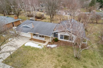 511 Oxford Rd, Waukesha, WI 53186-6483