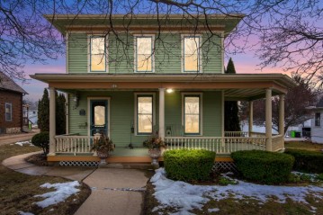 505 E Sumner St, Hartford, WI 53027-1627