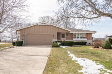 10205 W Scepter Cir, Franklin, WI 53132-1832