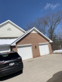 S77W19208 Lakewood Dr, Muskego, WI 53150-7007