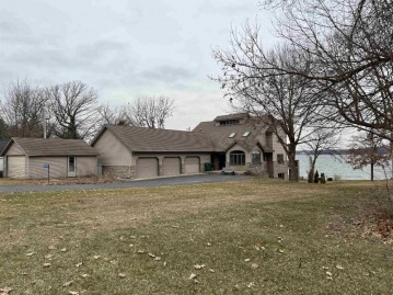 W2964 Kahl Rd, Green Lake, WI 53946