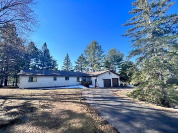 310 Mckinley Blv, Eagle River, WI 54521