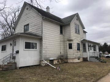 712 N Maple Ave, Marshfield, WI 54449-2140