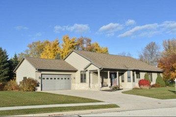 102 Park Pl, Oostburg, WI 53070