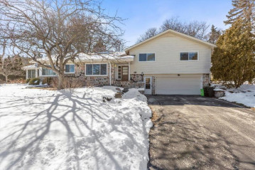 3305 Hidden Hills Dr, Brookfield, WI 53005-2945