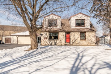 W227N2859 Duplainville Rd, Pewaukee, WI 53186-1003