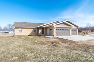 W20164 Bluestem Ln, Gale, WI 54630