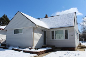 4644 S 47th St, Greenfield, WI 53220-4110