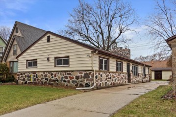 4671 N 126th St, Butler, WI 53007-1919
