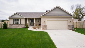 502 Windstone Ct, Watertown, WI 53094