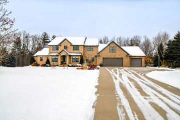 2819 Creekwood Circle, Bellevue, WI 54311-4617