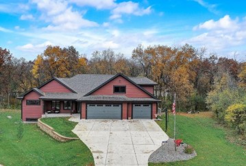 S8130 Coves Ct, Merrimac, WI 53561