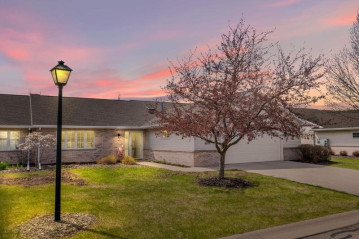 1679 Twin Lakes Circle, Bellevue, WI 54311