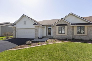 1602 Stacy Ln, Fort Atkinson, WI 53538-2842