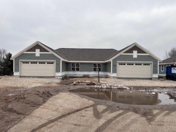 808 Margo Cir 1302, Eagle, WI 53119