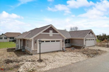 814 Margo Cir 1201, Eagle, WI 53119