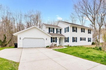 1004 Cobblestone Dr, Howards Grove, WI 53083-5703