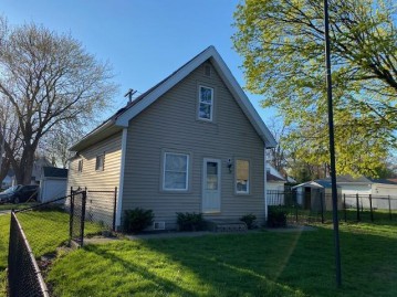 1902 S 97th St, West Allis, WI 53227-1431