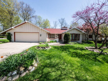 1870 W Woodbury Ln, Glendale, WI 53209-1848