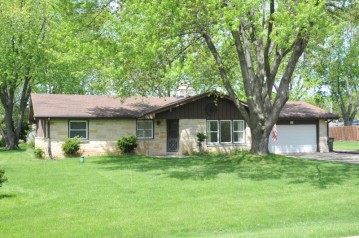 W172S7797 Lannon Dr, Muskego, WI 53150-8852