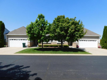 2438 Caribou Ln, Grafton, WI 53024-9358