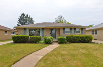 1309 Cedar Creek St, Racine, WI 53402-3354