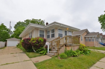 2026 Superior St, Racine, WI 53402-4602