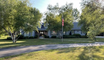 N6053 Bennetts Rd, Oak Grove, WI 53032-9774