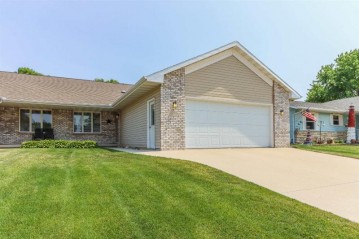 2902 Fieldcrest Drive, Kaukauna, WI 54130-3593