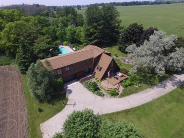 W5354 Church Road, Byron, WI 54937