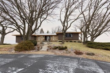 W6770 Pond Rd, Koshkonong, WI 53538