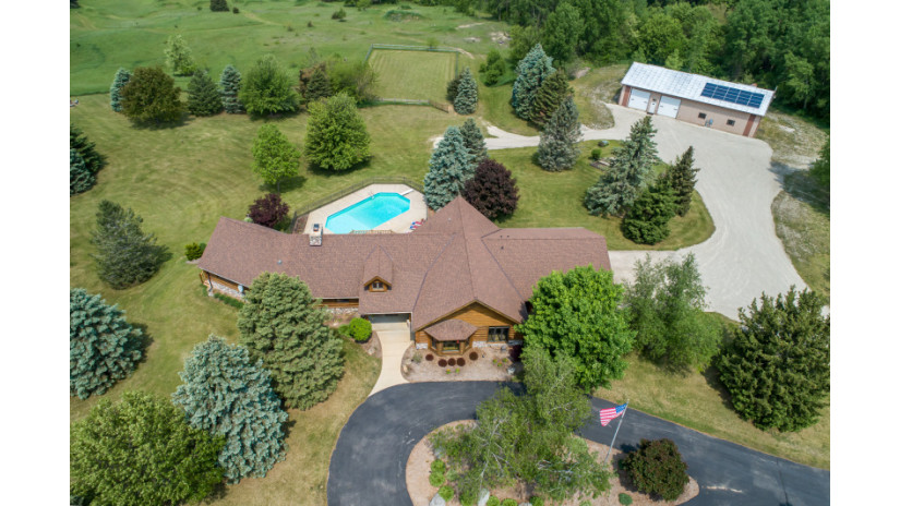 N2719 Hardscrabble Rd Sullivan, WI 53156 by Shorewest Realtors $1,875,000