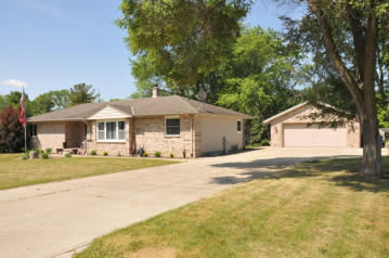 W181S6449 Lentini Dr, Muskego, WI 53150-9743