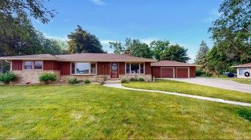 825 Park Avenue, Oostburg, WI 53070