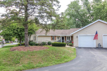 102 Oxford Lane, Cambridge, WI 53523