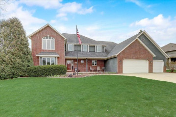 261 Nautica Dr, Port Washington, WI 53074