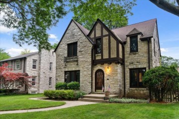 5431 N Diversey Blvd, Whitefish Bay, WI 53217