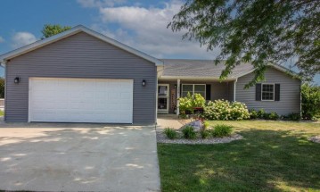 309 Huenink Ave, Cedar Grove, WI 53013-1640