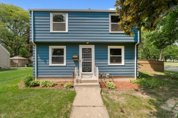 3631 N 79th St, Milwaukee, WI 53222-2911