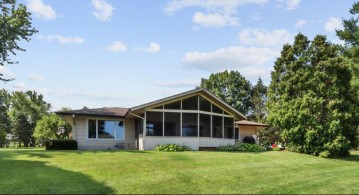 W5218 Lakewood Cir, Sugar Creek, WI 53121