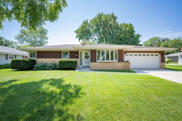 6275 W Arch Ave, Brown Deer, WI 53233-3463