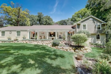 W274N1144 Rolling Ridge Dr, Pewaukee, WI 53188-1239