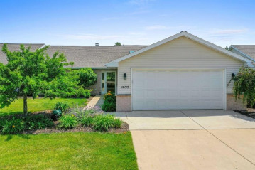 1695 Twin Lakes Circle, Bellevue, WI 54311