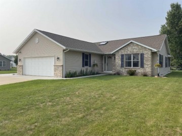 141 Cardinal Lane, Fall River, WI 53932