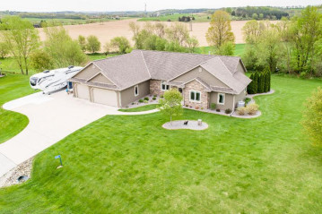 N3101 Drumlin Dr, Rubicon, WI 53059-9617