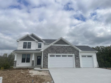 W176N7392 Amethyst Dr, Menomonee Falls, WI 53051