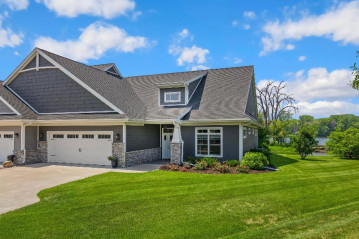 649 Pettibone Pointe Way, La Crosse, WI 54601