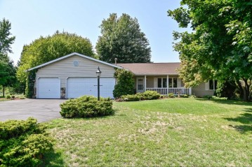 1141 Greenway Ln, Farmington, WI 53090